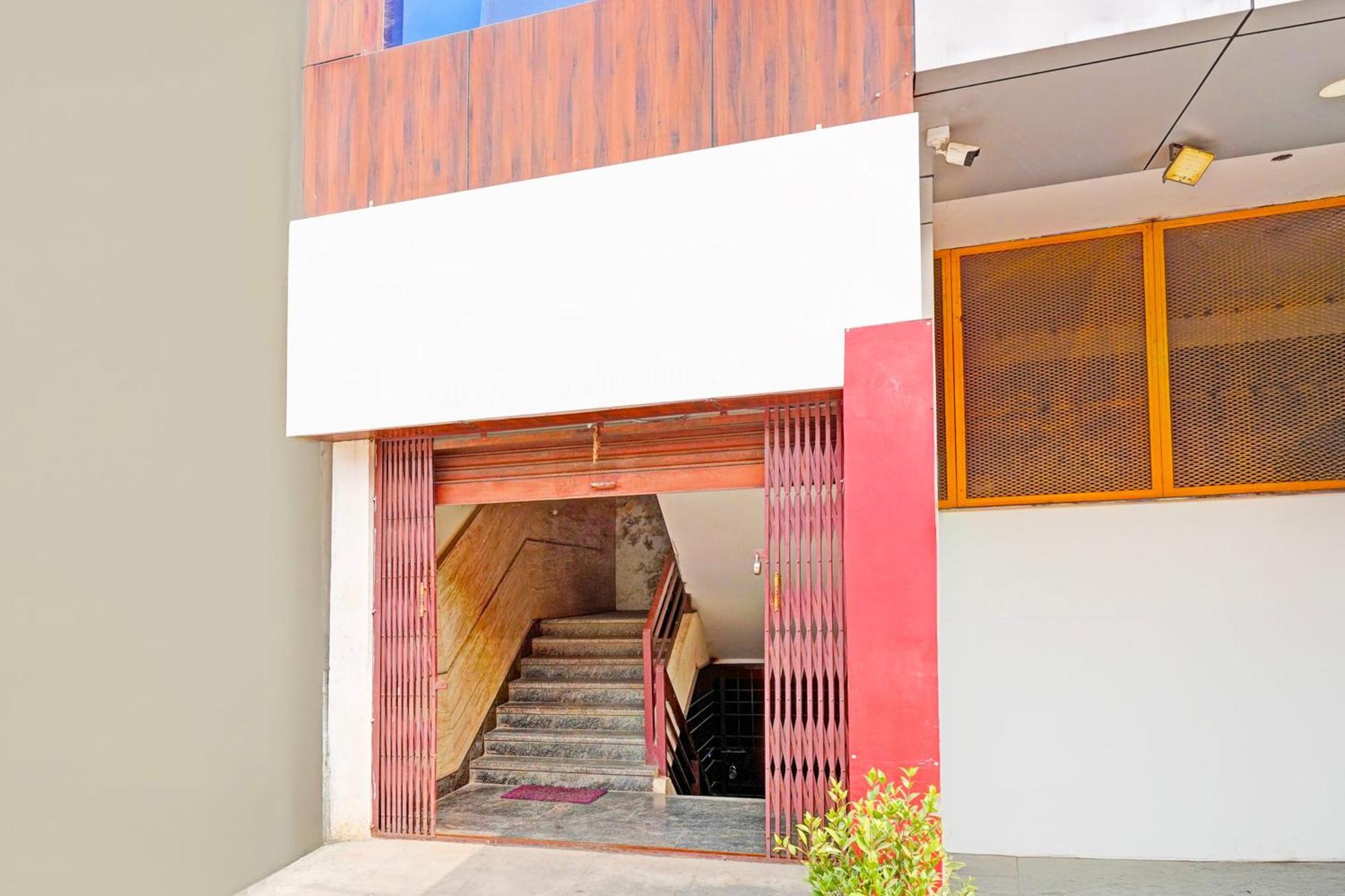 Super Hotel O Srigandhakavalu Formerly Chamundeshwari Lodging Jālahalli Exterior foto